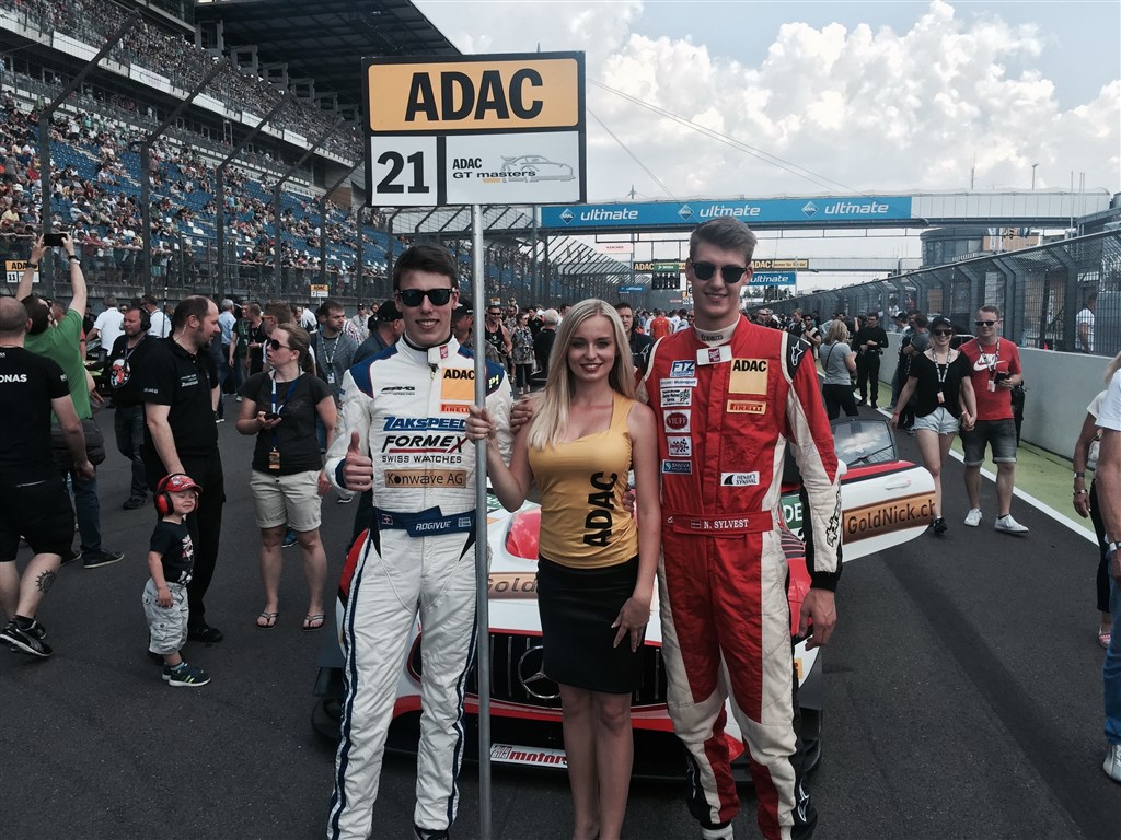 Nikolaj Rovigue (tv) og Nicolai Sylvest før starten på Lausitzring
(Foto: Sylvest Motorsport)